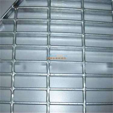 烏魯木齊花紋鋼格板廠家價格與工地施工材料選購指南